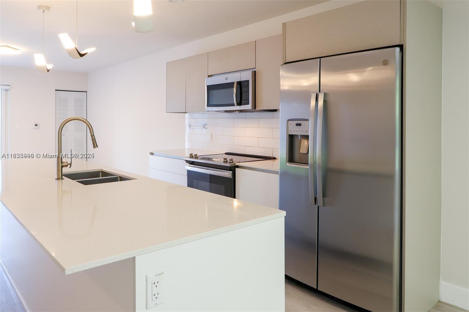 2555 NE 193rd St # 2223