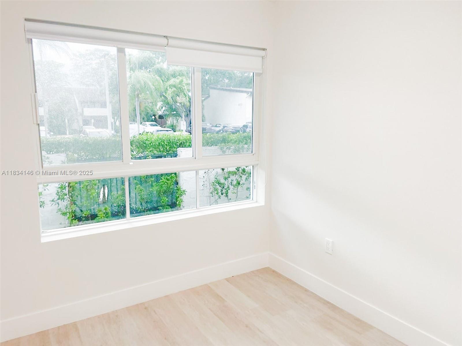 2535 NE 193rd St # 4102