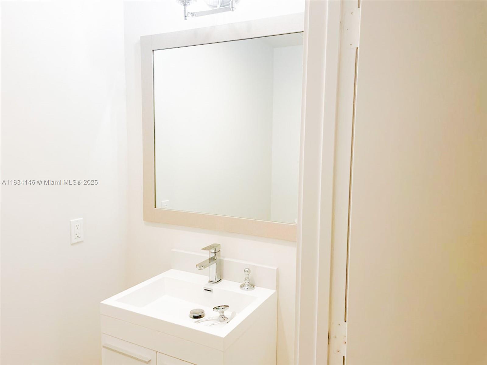 2535 NE 193rd St # 4102