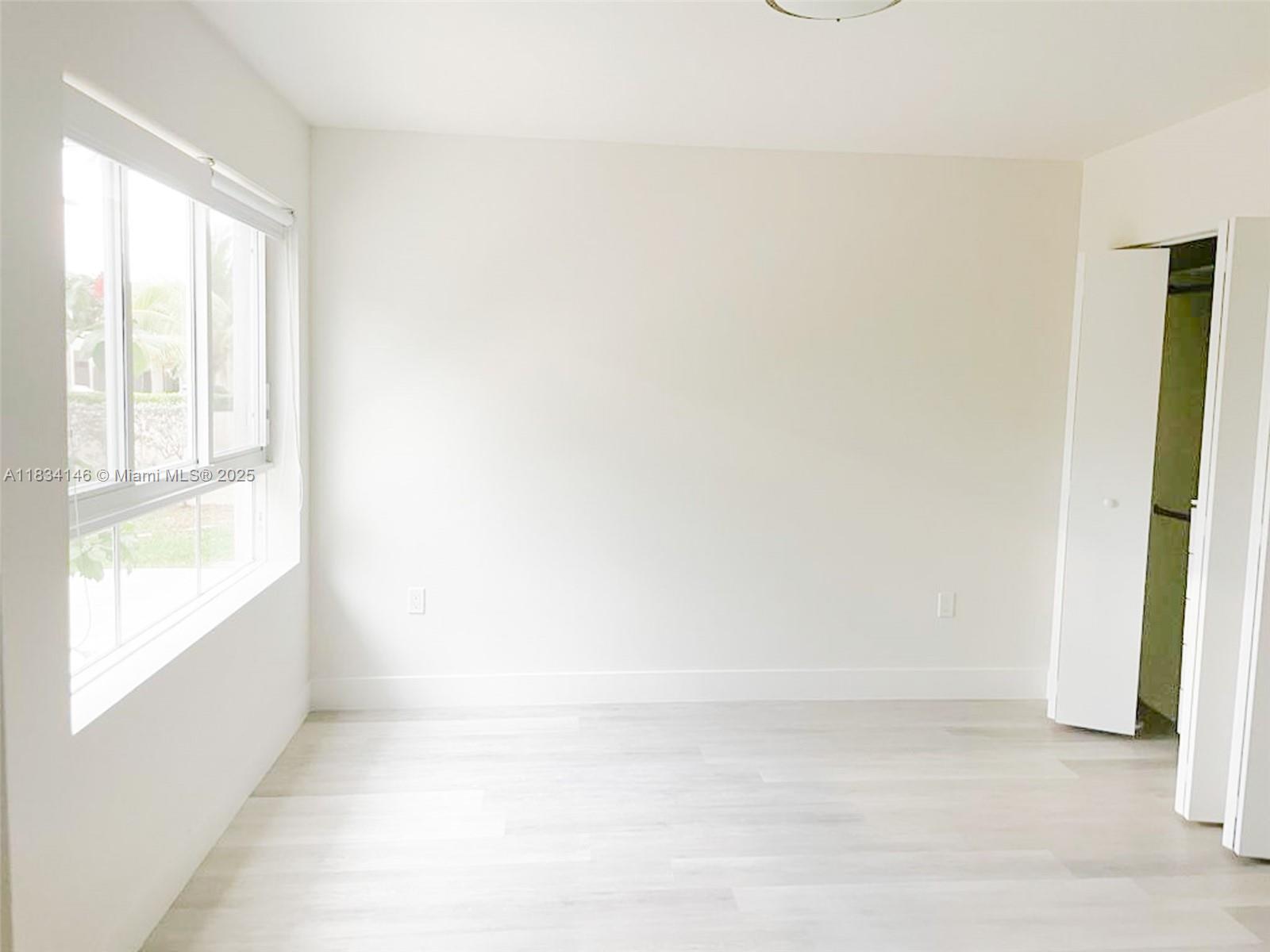 2535 NE 193rd St # 4102