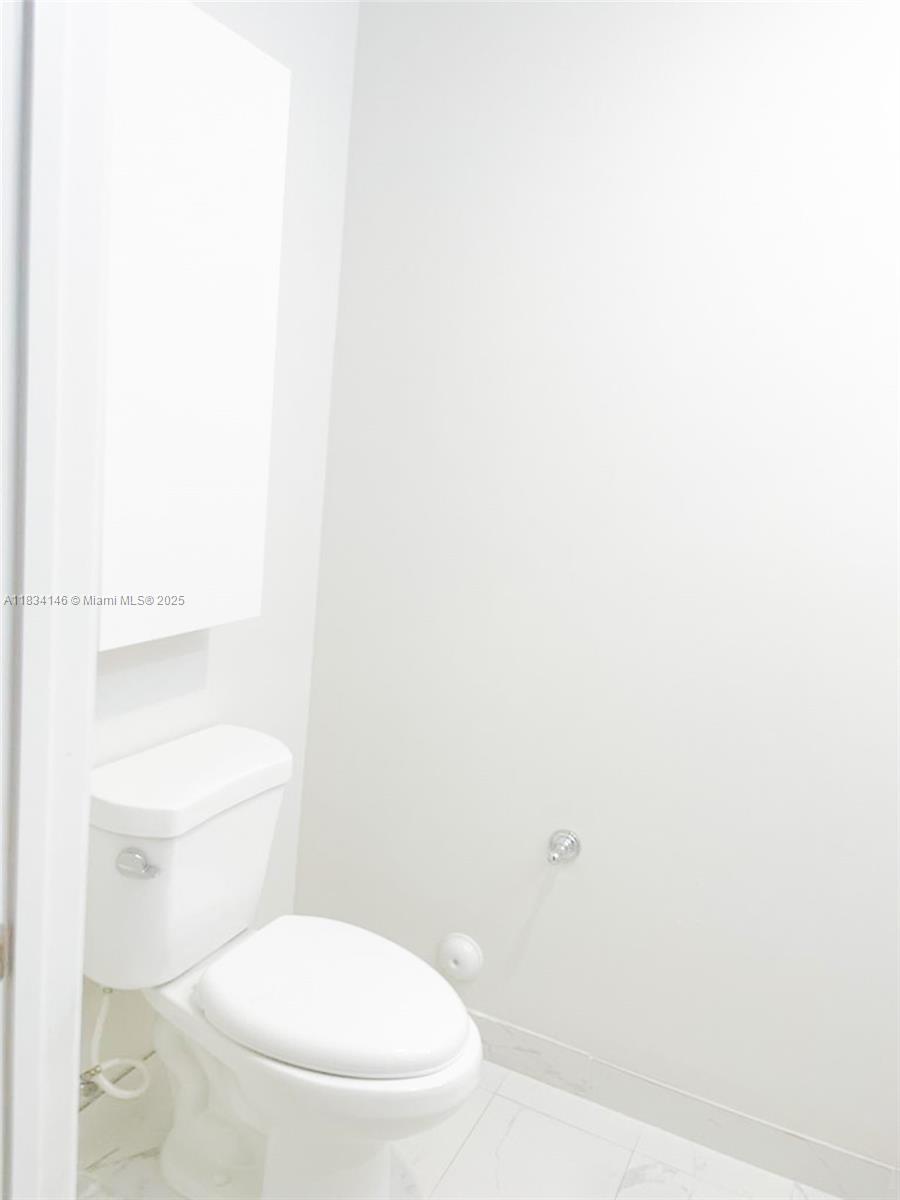 2535 NE 193rd St # 4102