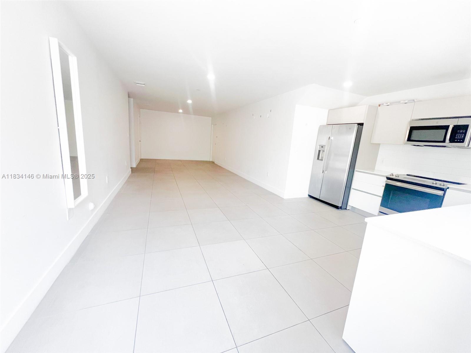 2535 NE 193rd St # 4102