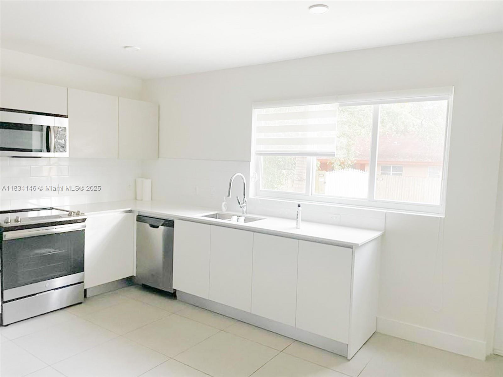 2535 NE 193rd St # 4102