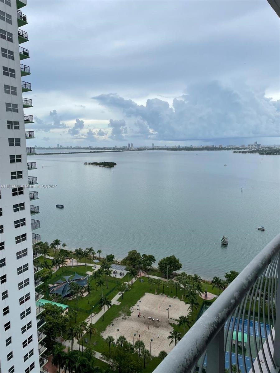 1750 N Bayshore Dr # 2905