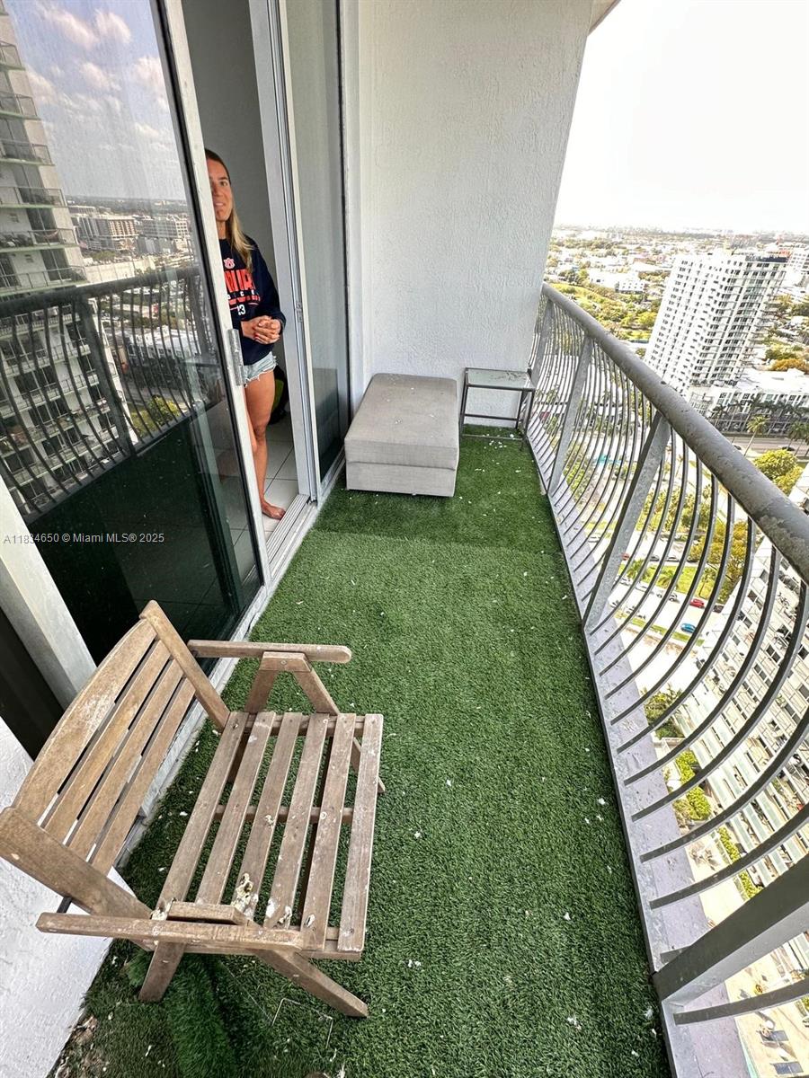 1750 N Bayshore Dr # 2905