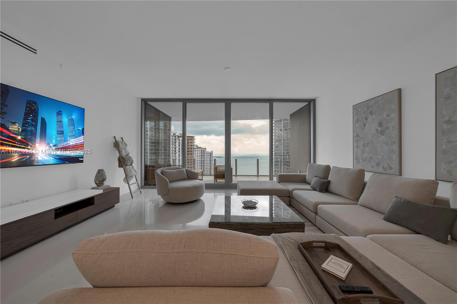 300 Biscayne Boulevard Way #2804 # 2804