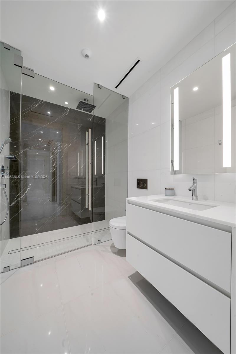300 Biscayne Boulevard Way #2804 # 2804