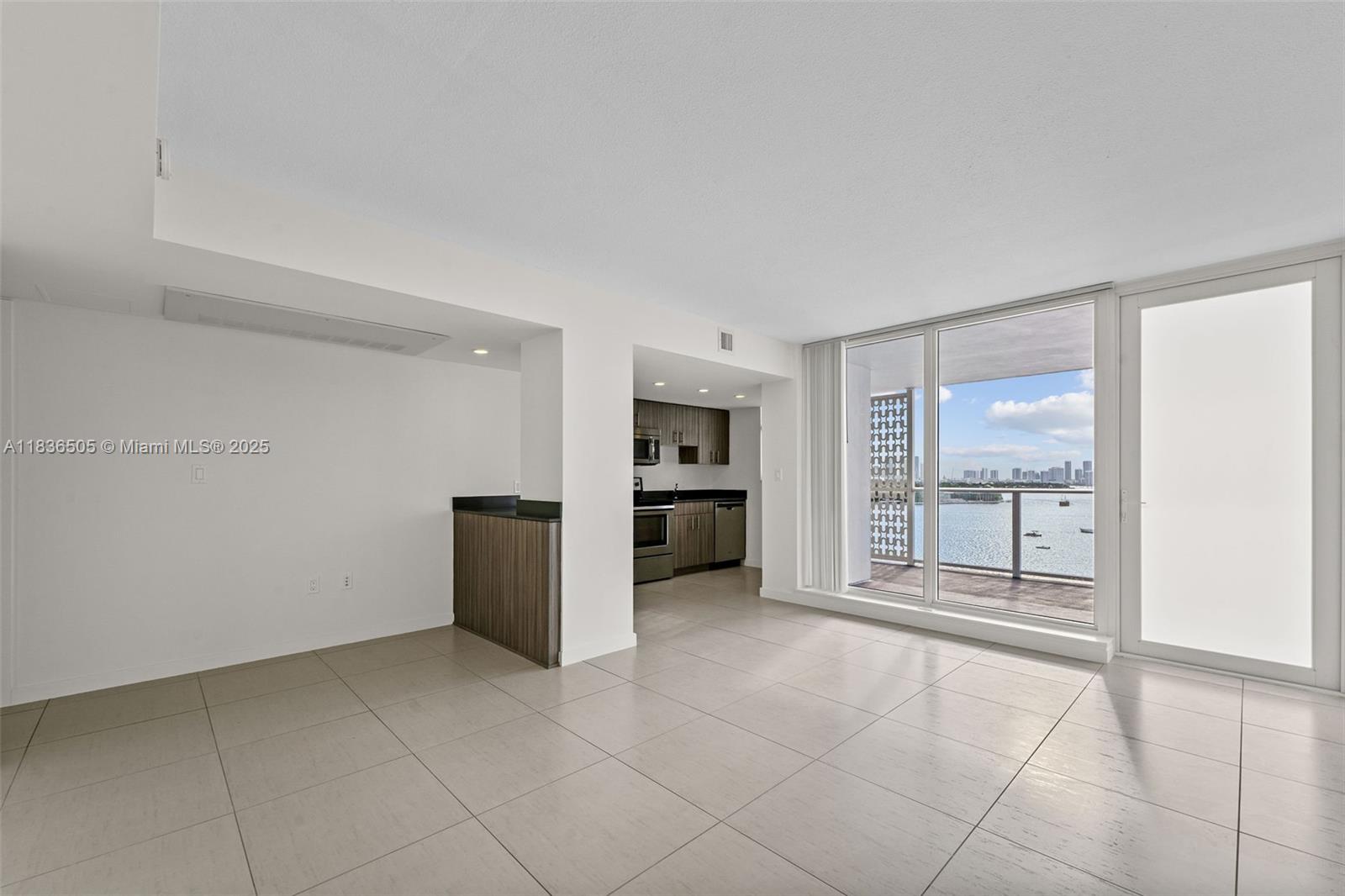910 West Ave # 1135