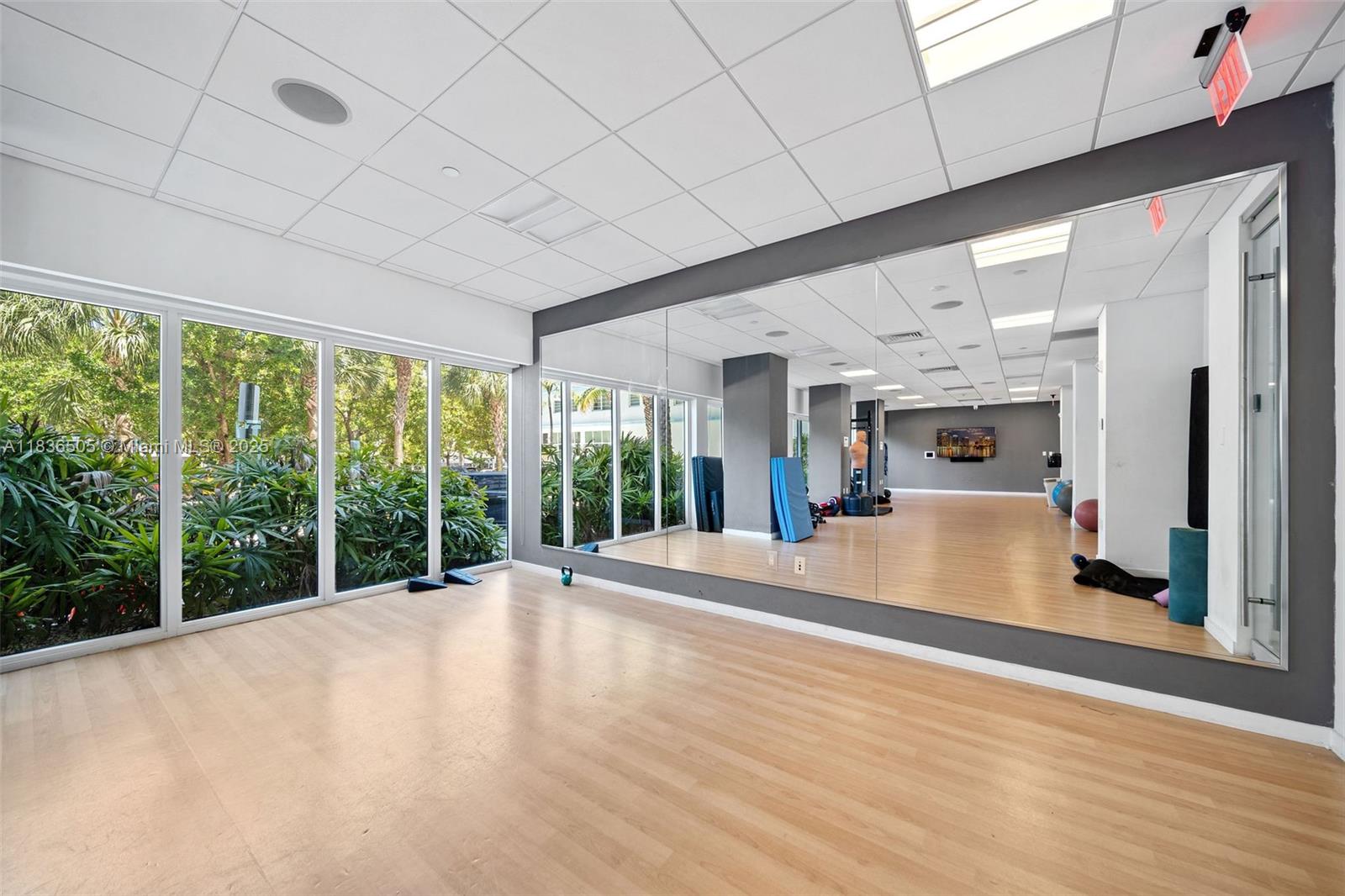 910 West Ave # 1135