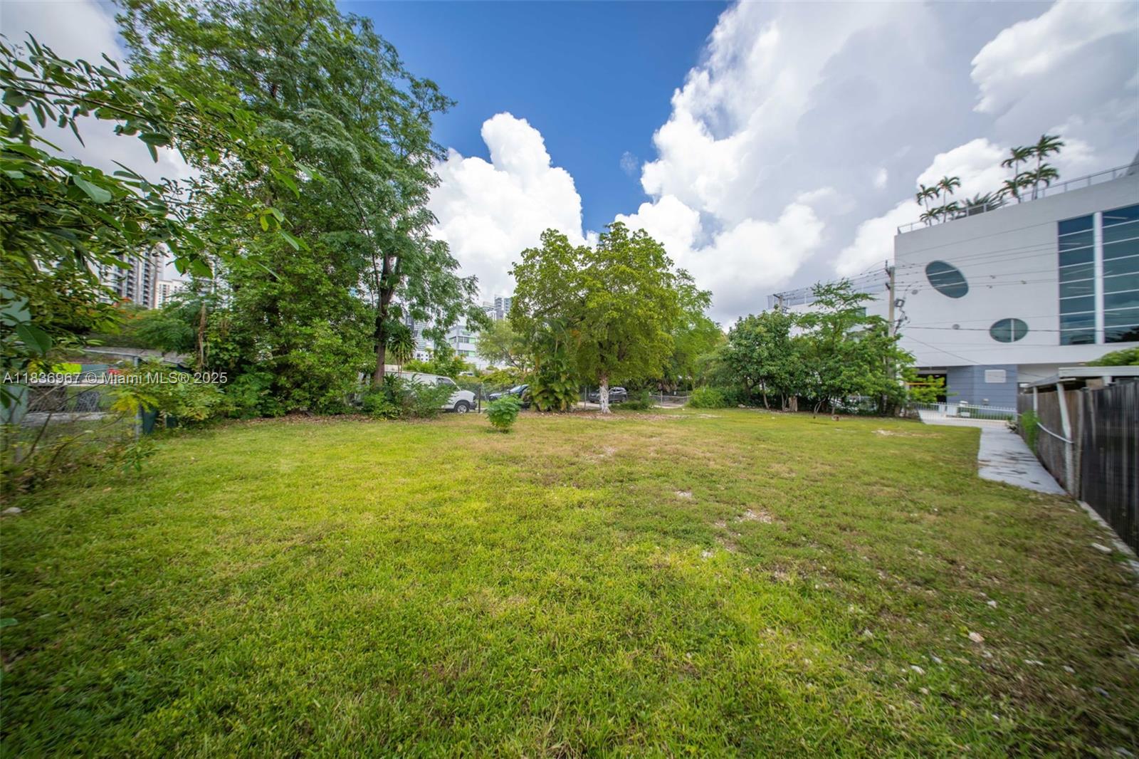367 SW 11th St