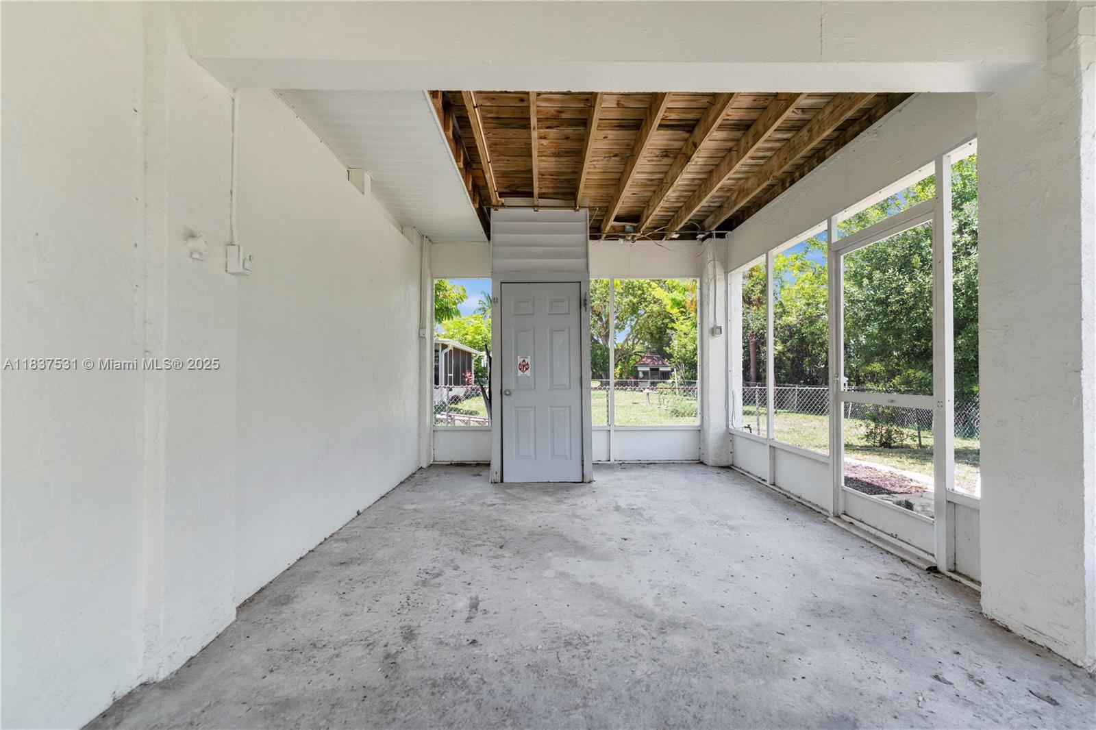 1106 Harbor Dr