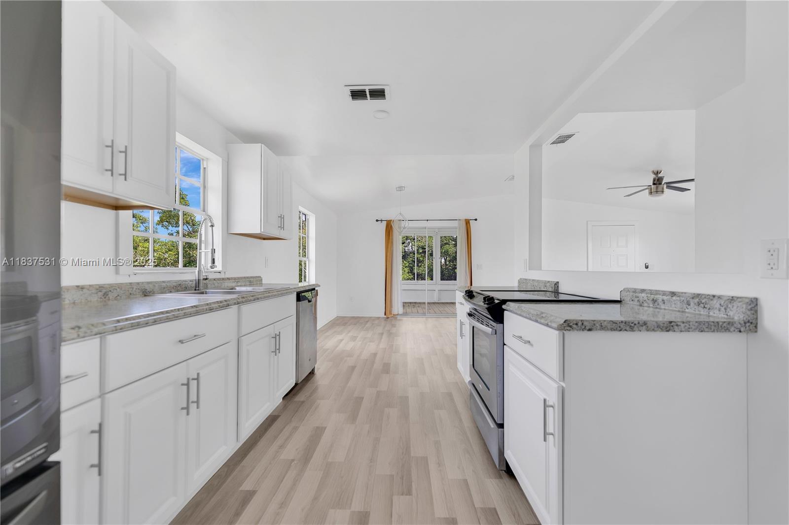 1106 Harbor Dr