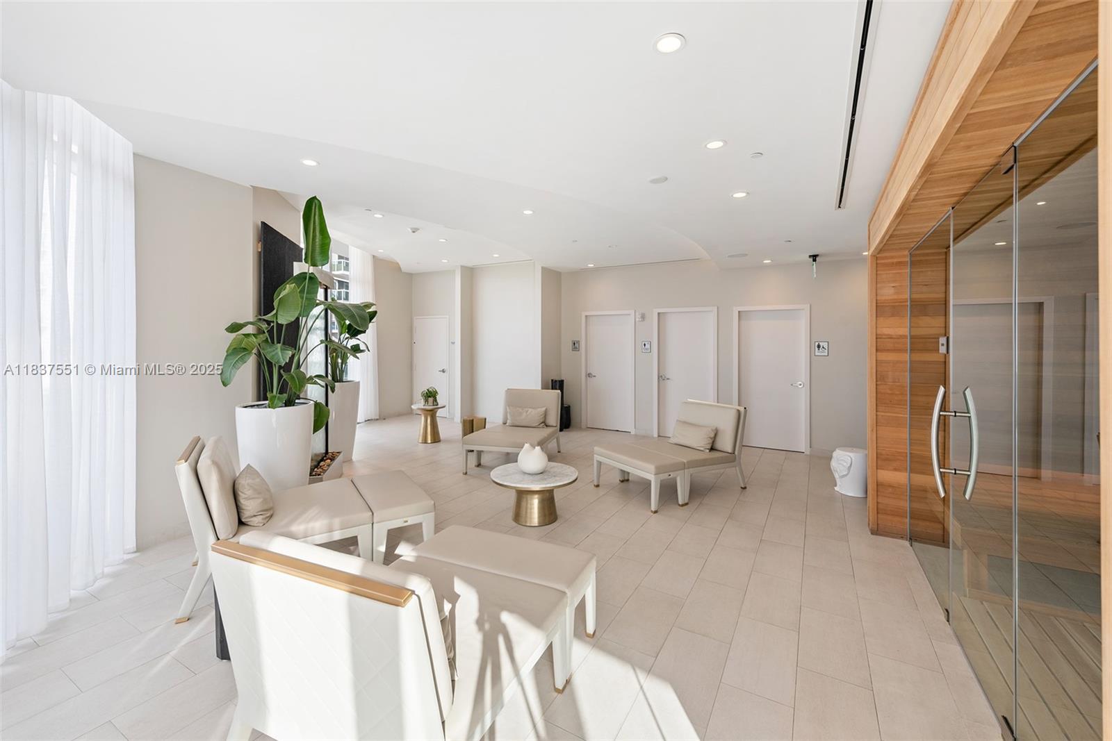 488 NE 18th St # 611