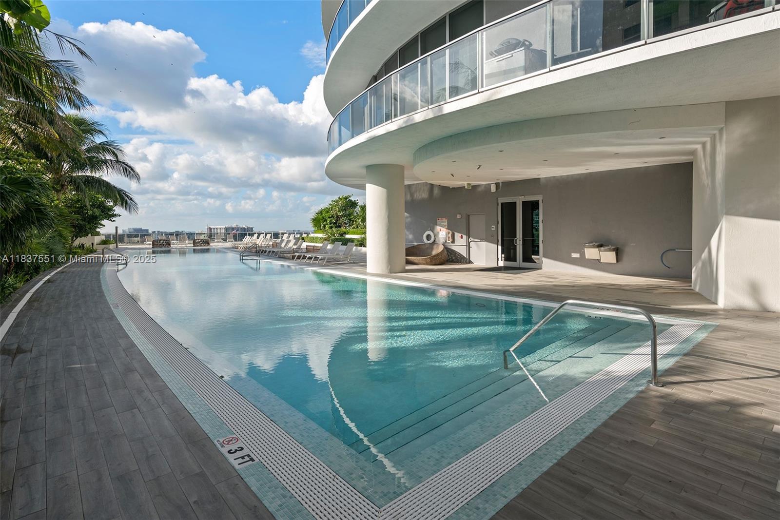 488 NE 18th St # 611