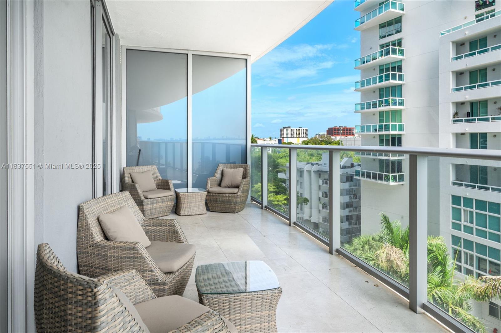 488 NE 18th St # 611