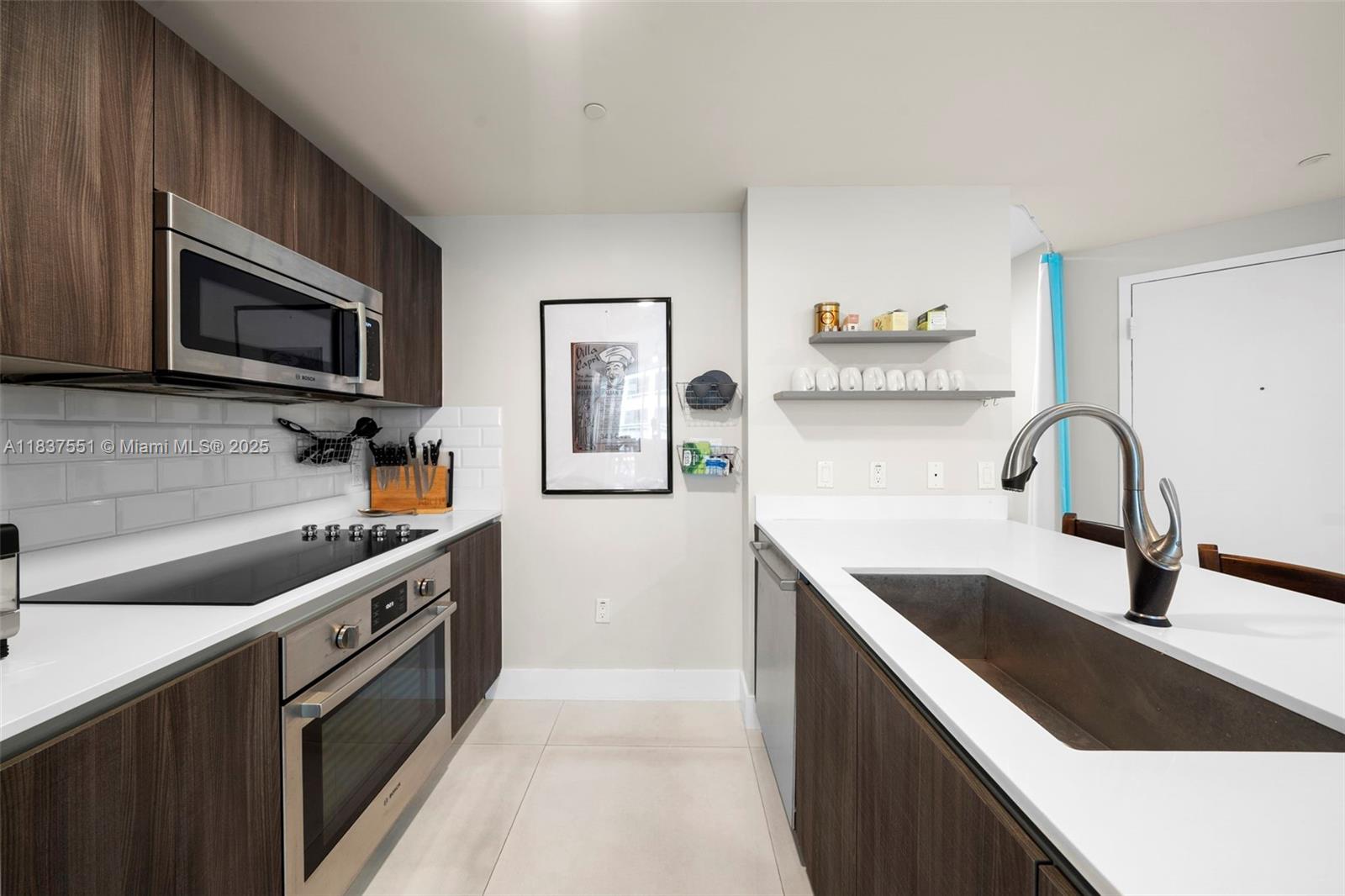 488 NE 18th St # 611