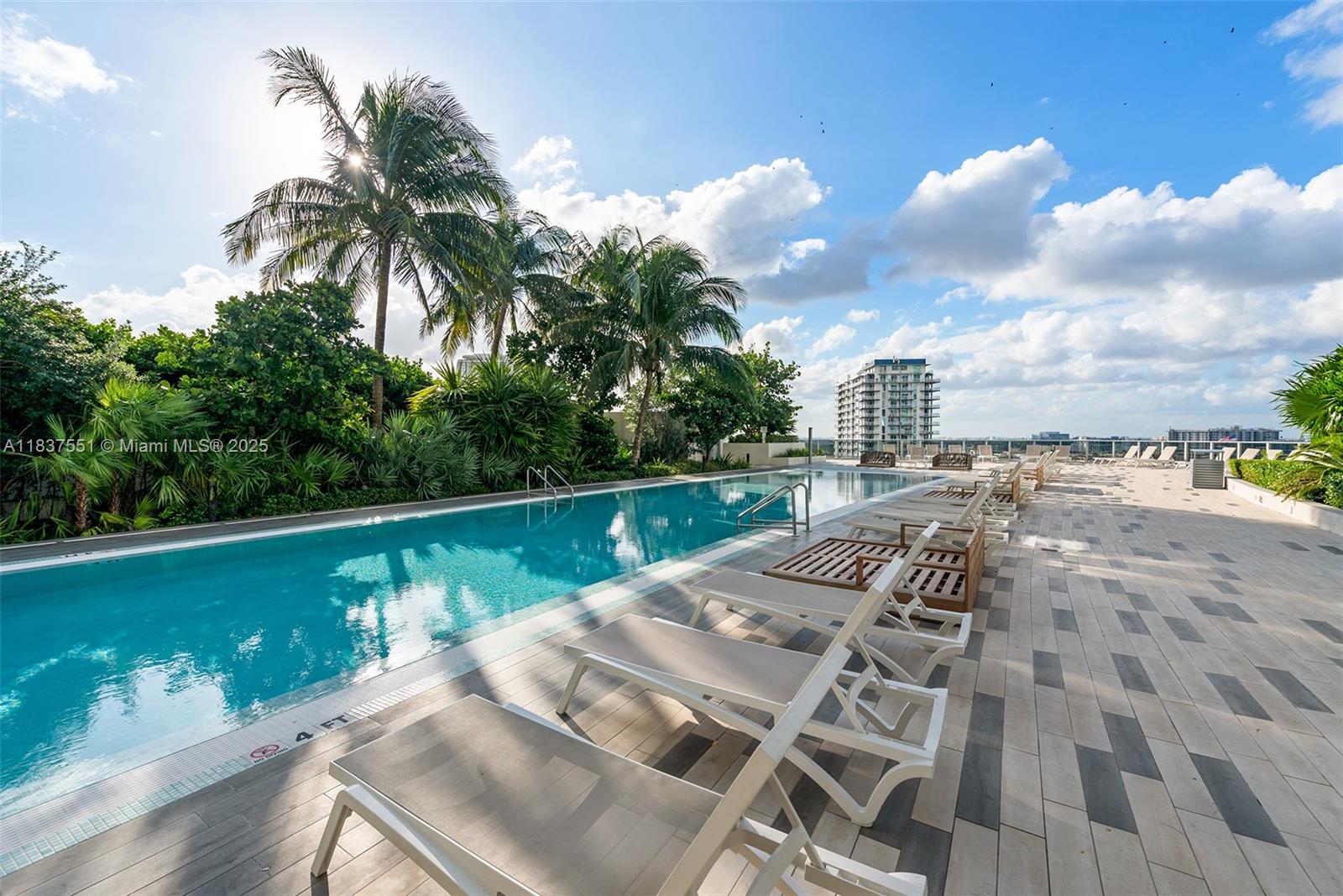 488 NE 18th St # 611