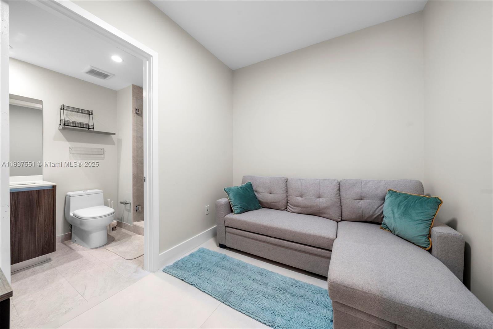 488 NE 18th St # 611