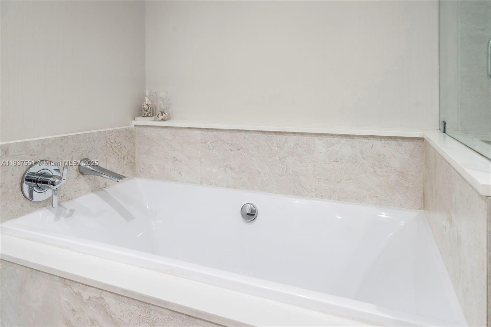 488 NE 18th St # 611