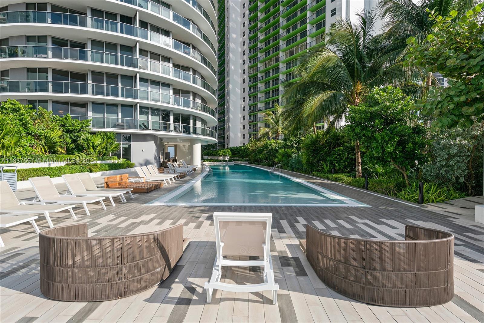 488 NE 18th St # 611