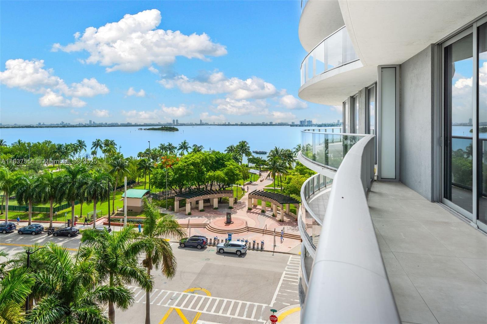 488 NE 18th St # 611