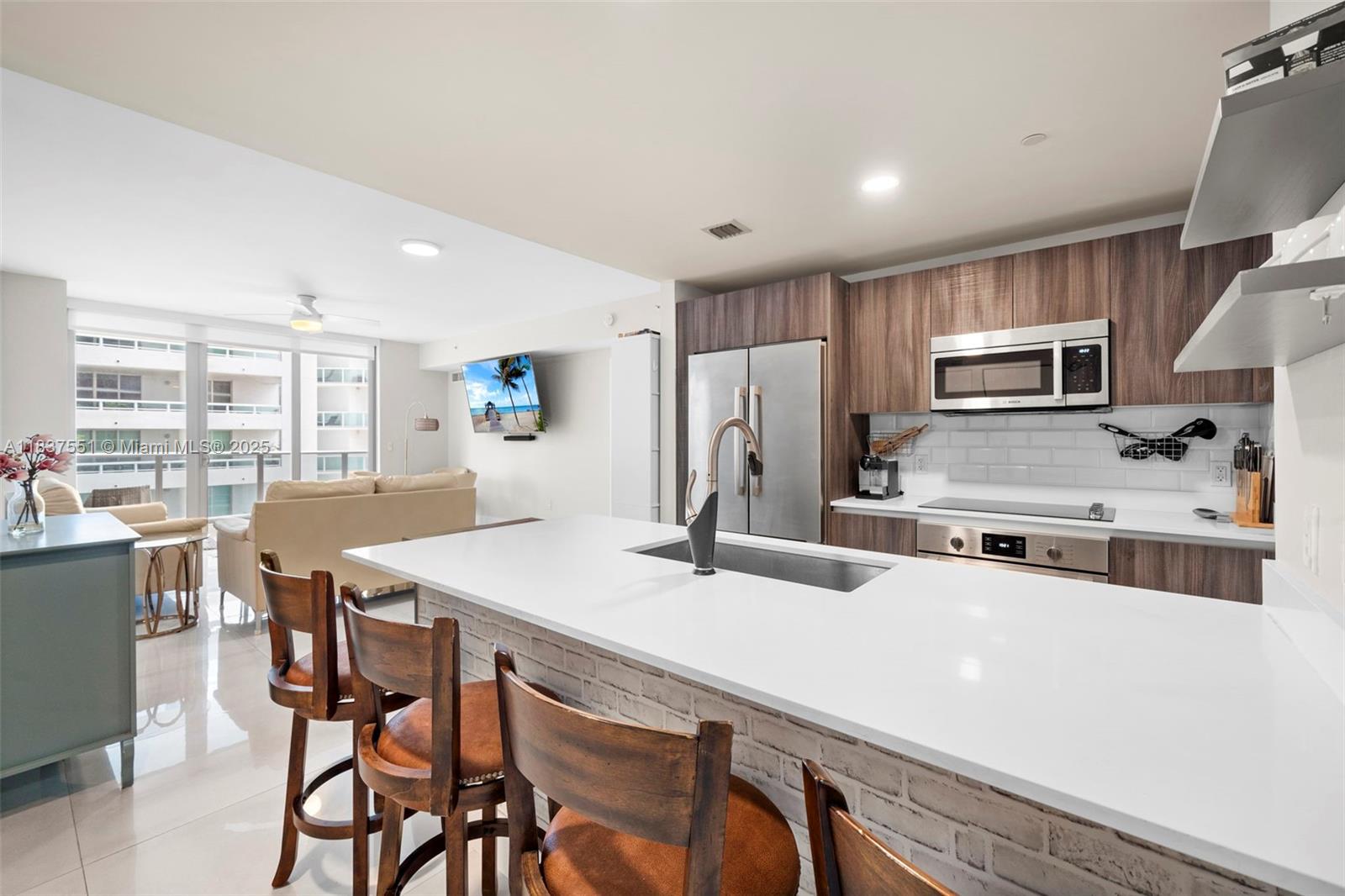 488 NE 18th St # 611