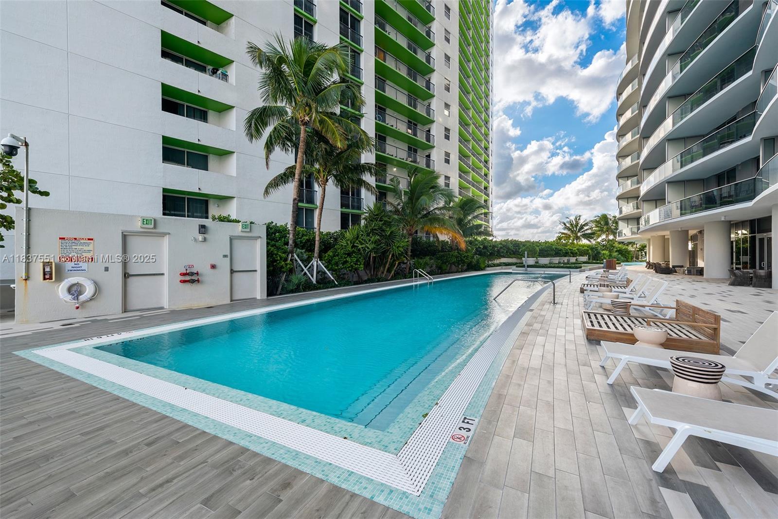 488 NE 18th St # 611