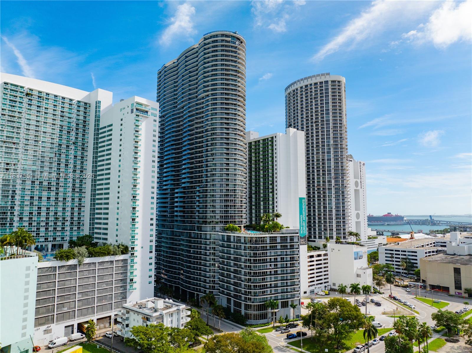 488 NE 18th St # 611