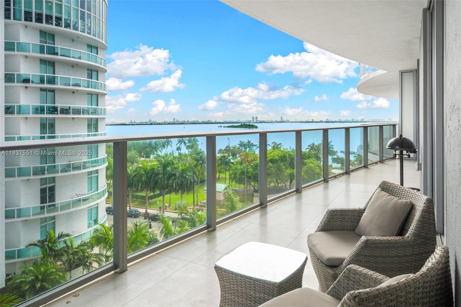 488 NE 18th St # 611