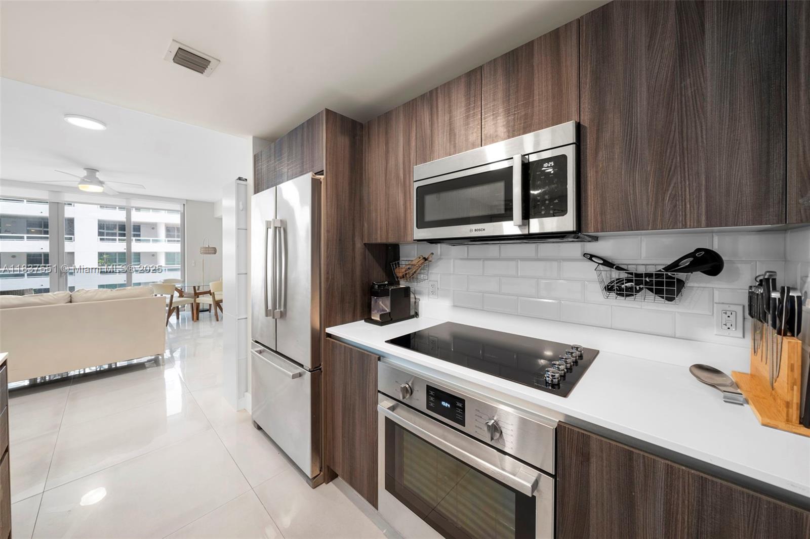 488 NE 18th St # 611