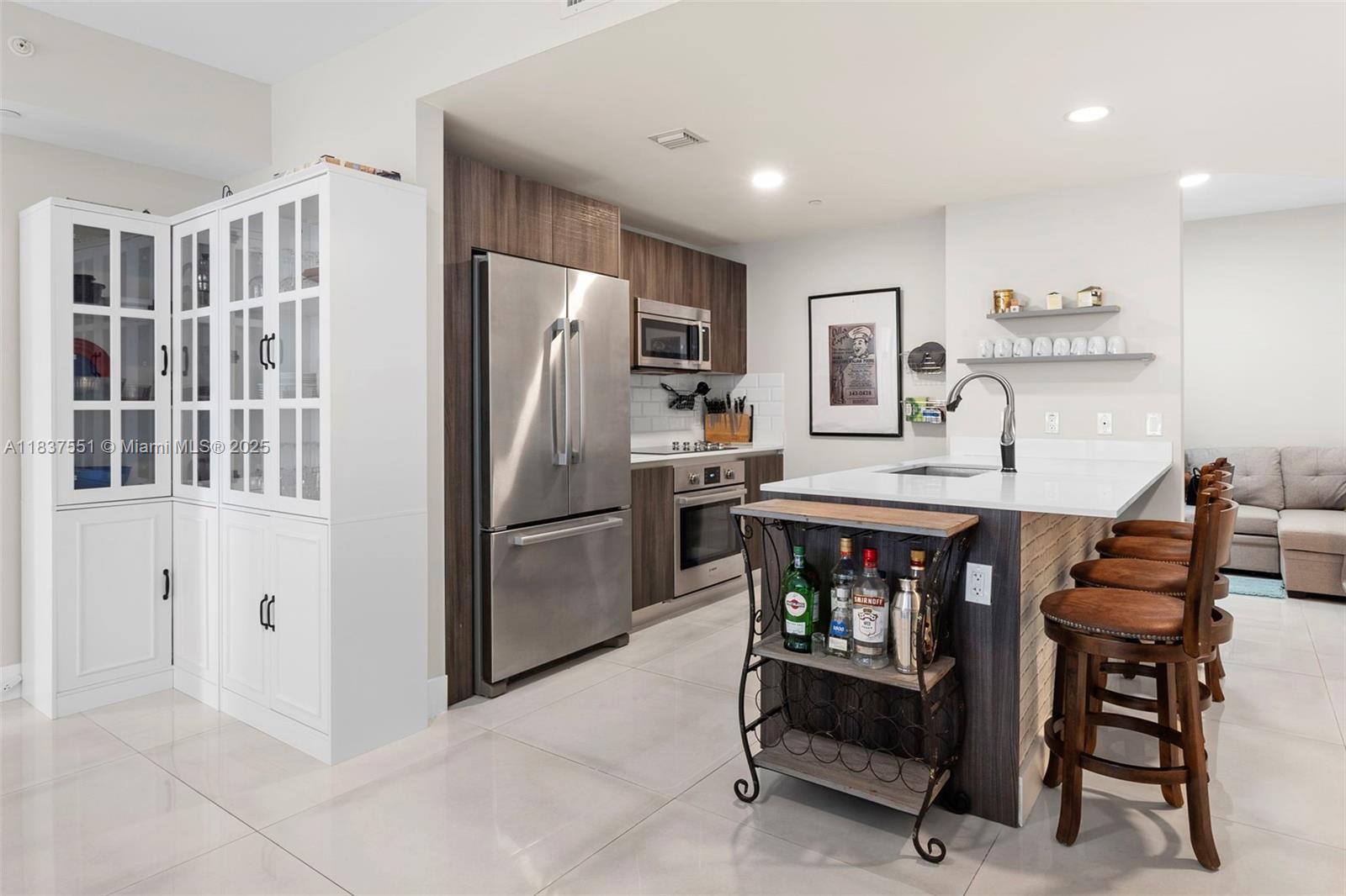 488 NE 18th St # 611