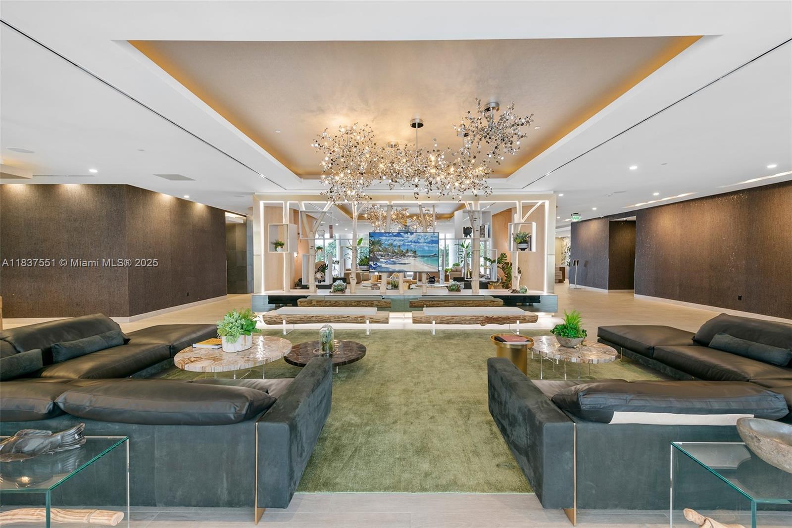 488 NE 18th St # 611