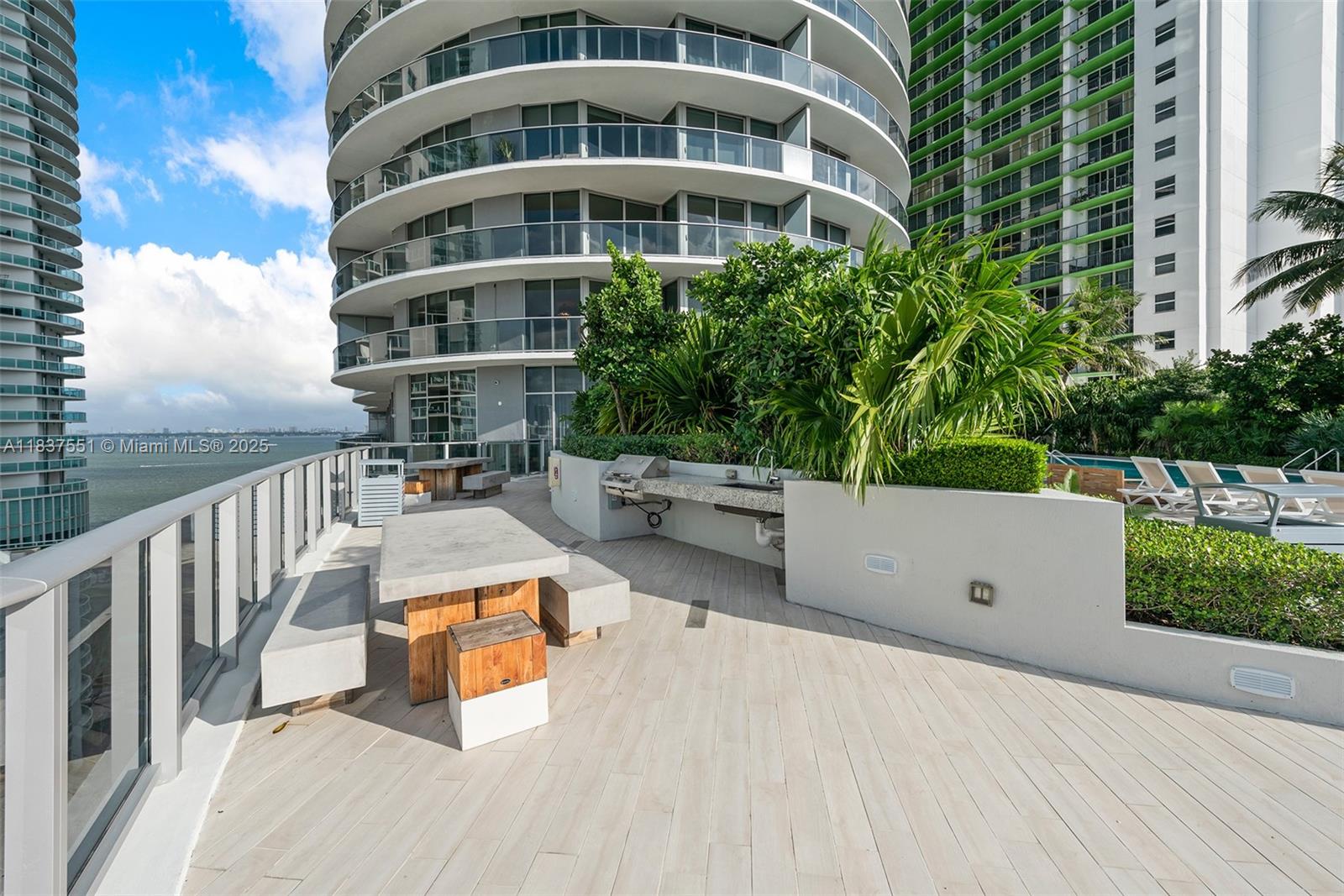 488 NE 18th St # 611