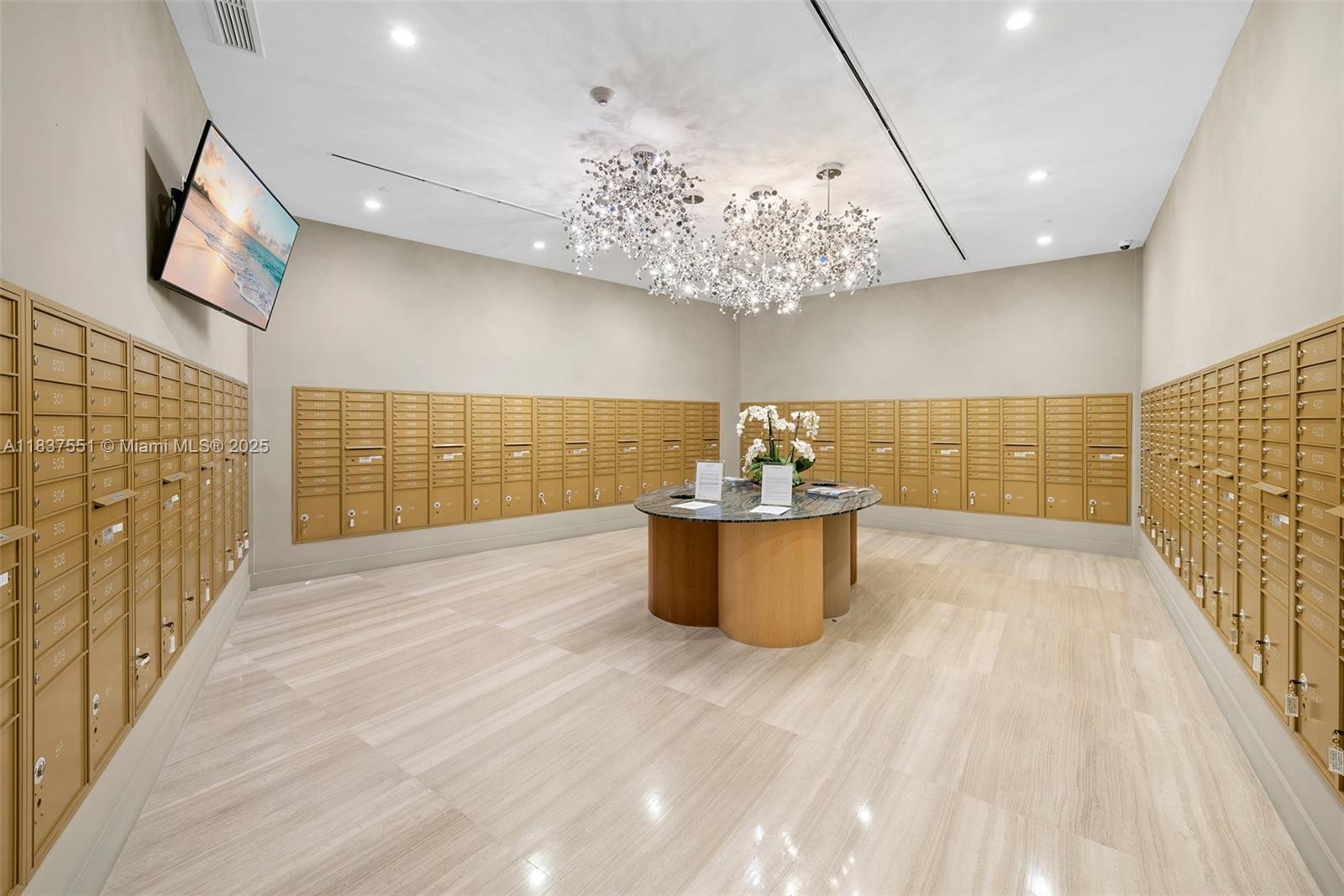 488 NE 18th St # 611