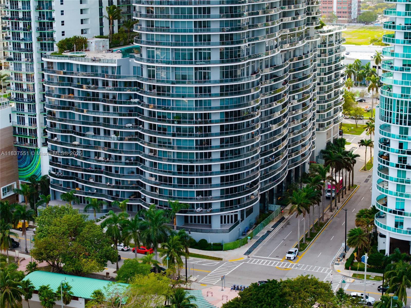 488 NE 18th St # 611