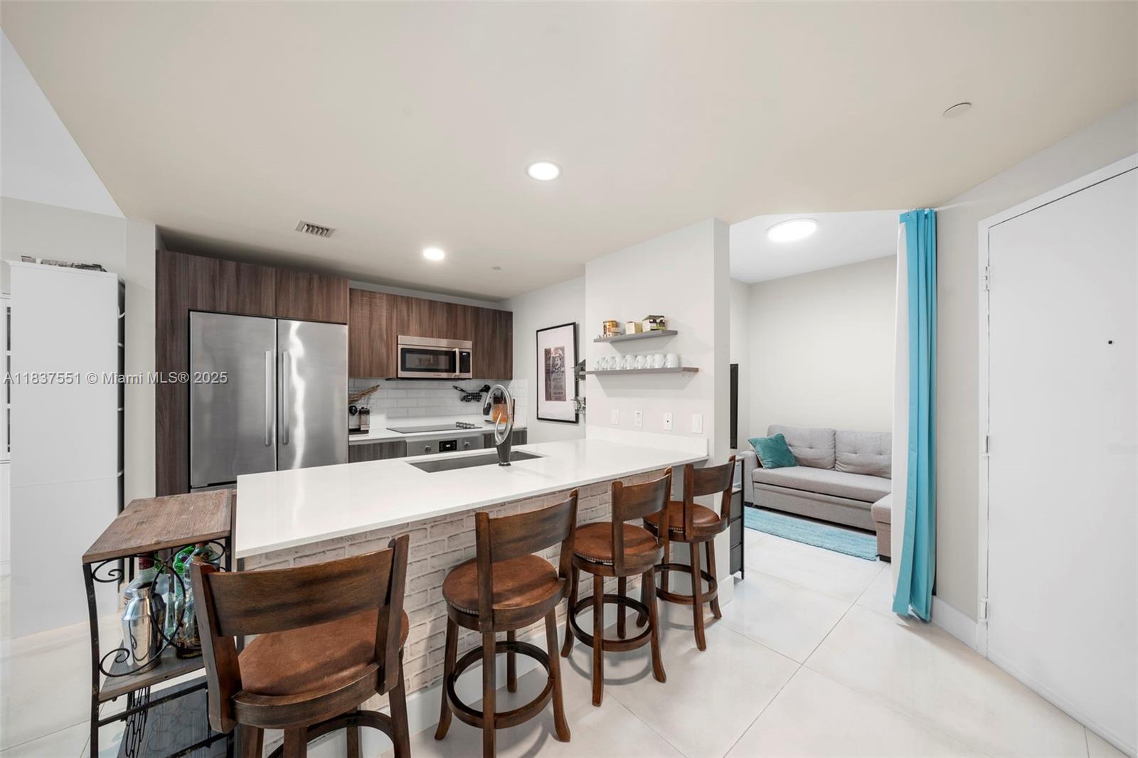 488 NE 18th St # 611