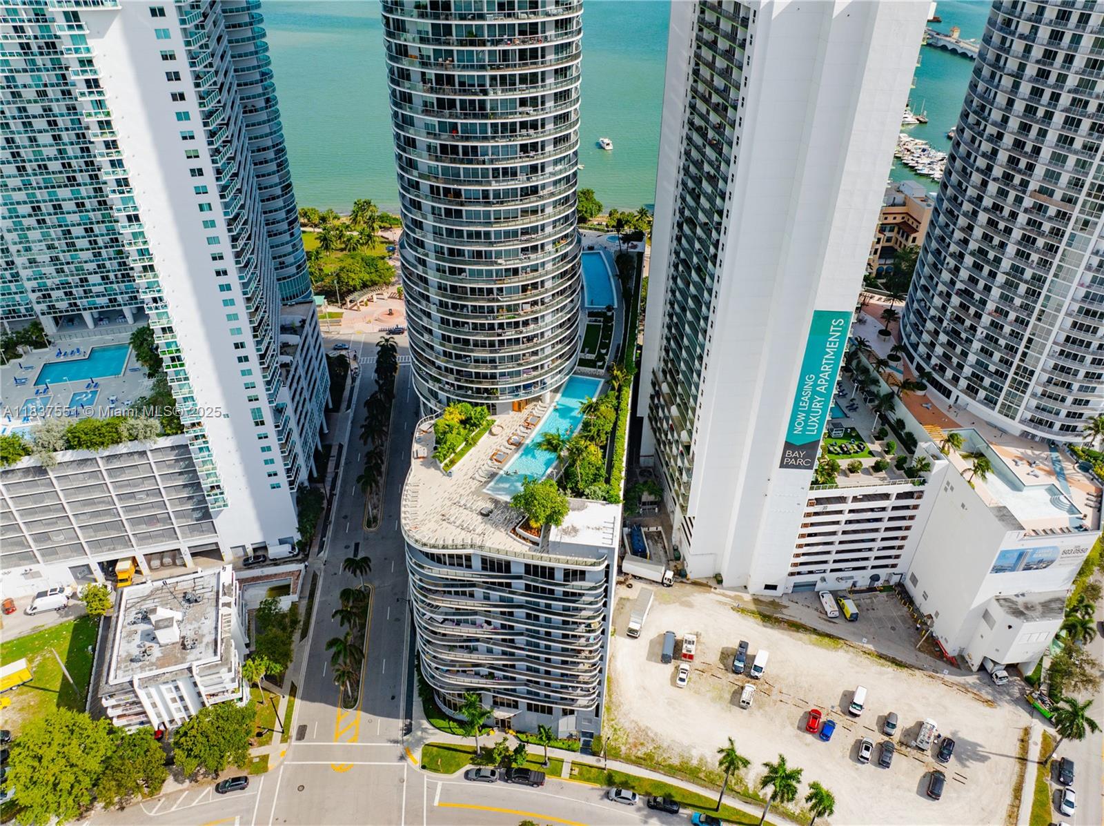 488 NE 18th St # 611