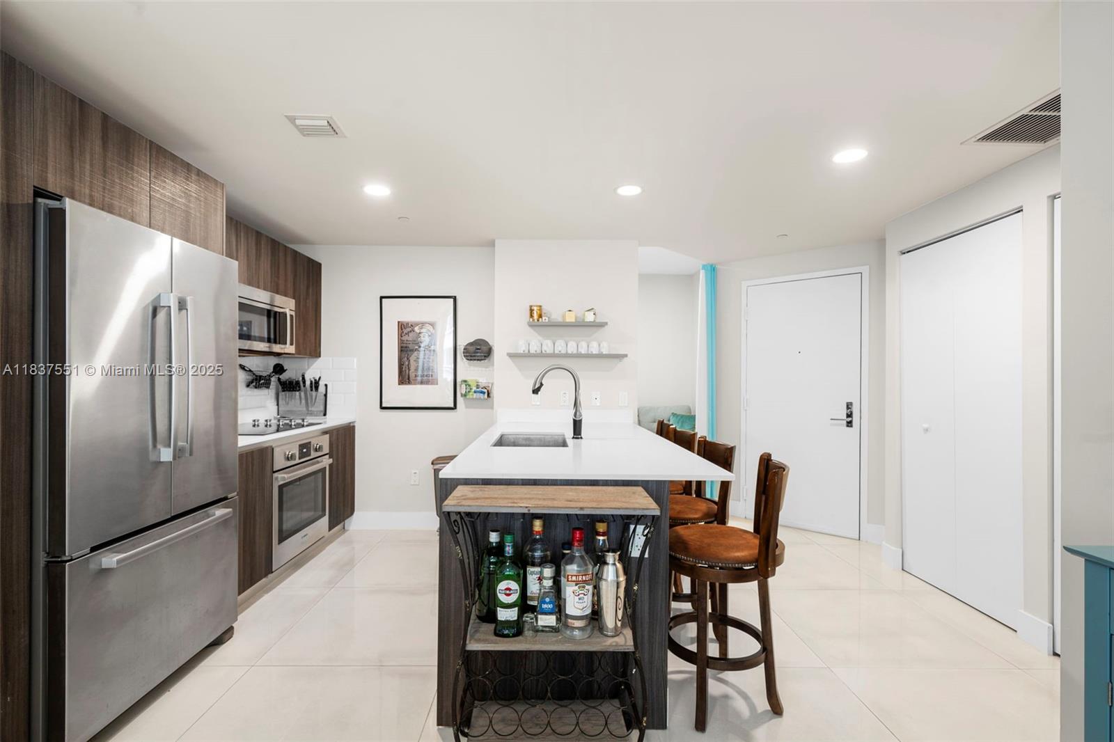 488 NE 18th St # 611