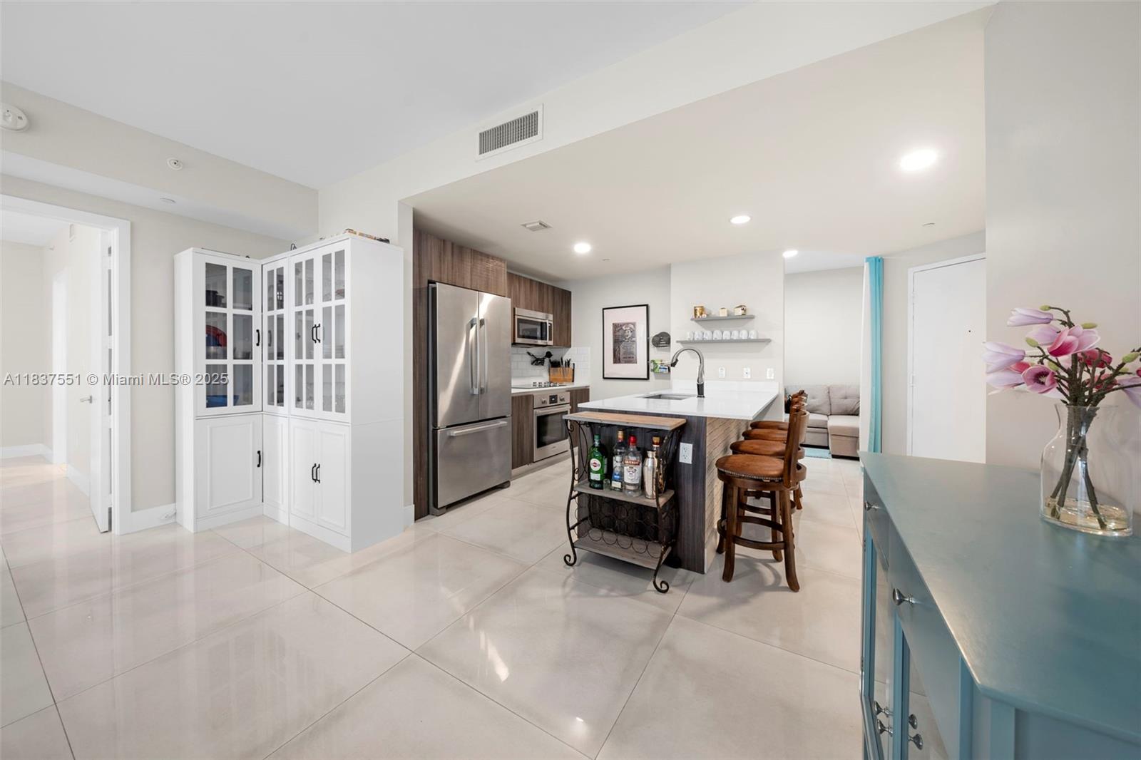 488 NE 18th St # 611