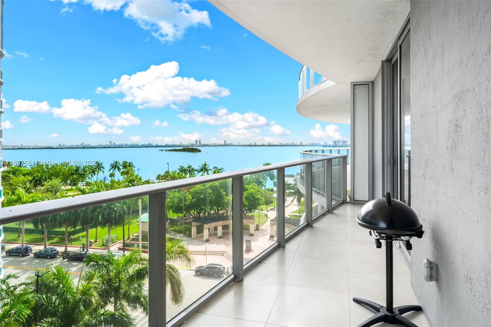 488 NE 18th St # 611