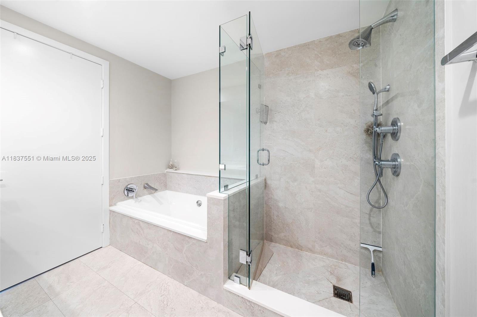 488 NE 18th St # 611