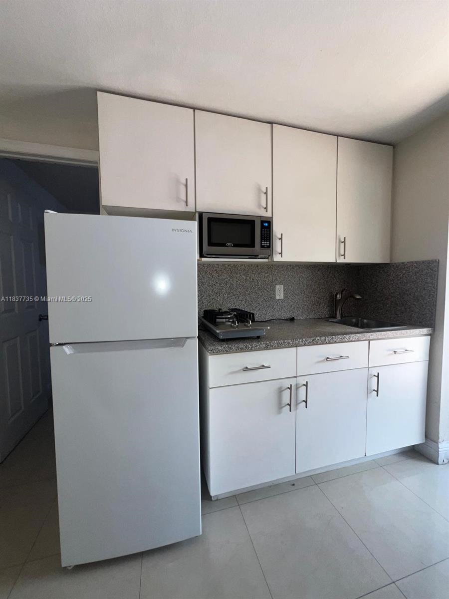 490 W 33rd Pl # A