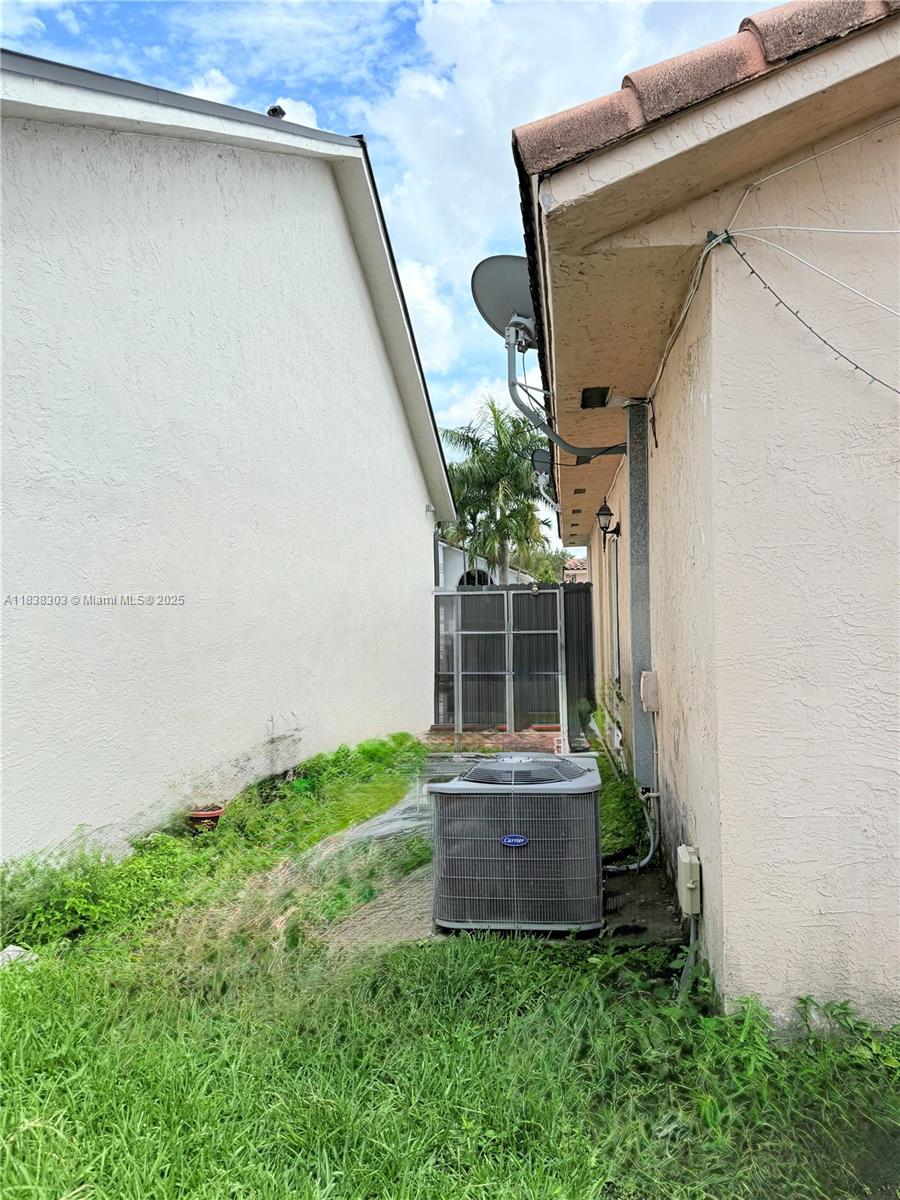 8973 NW 147th Ter