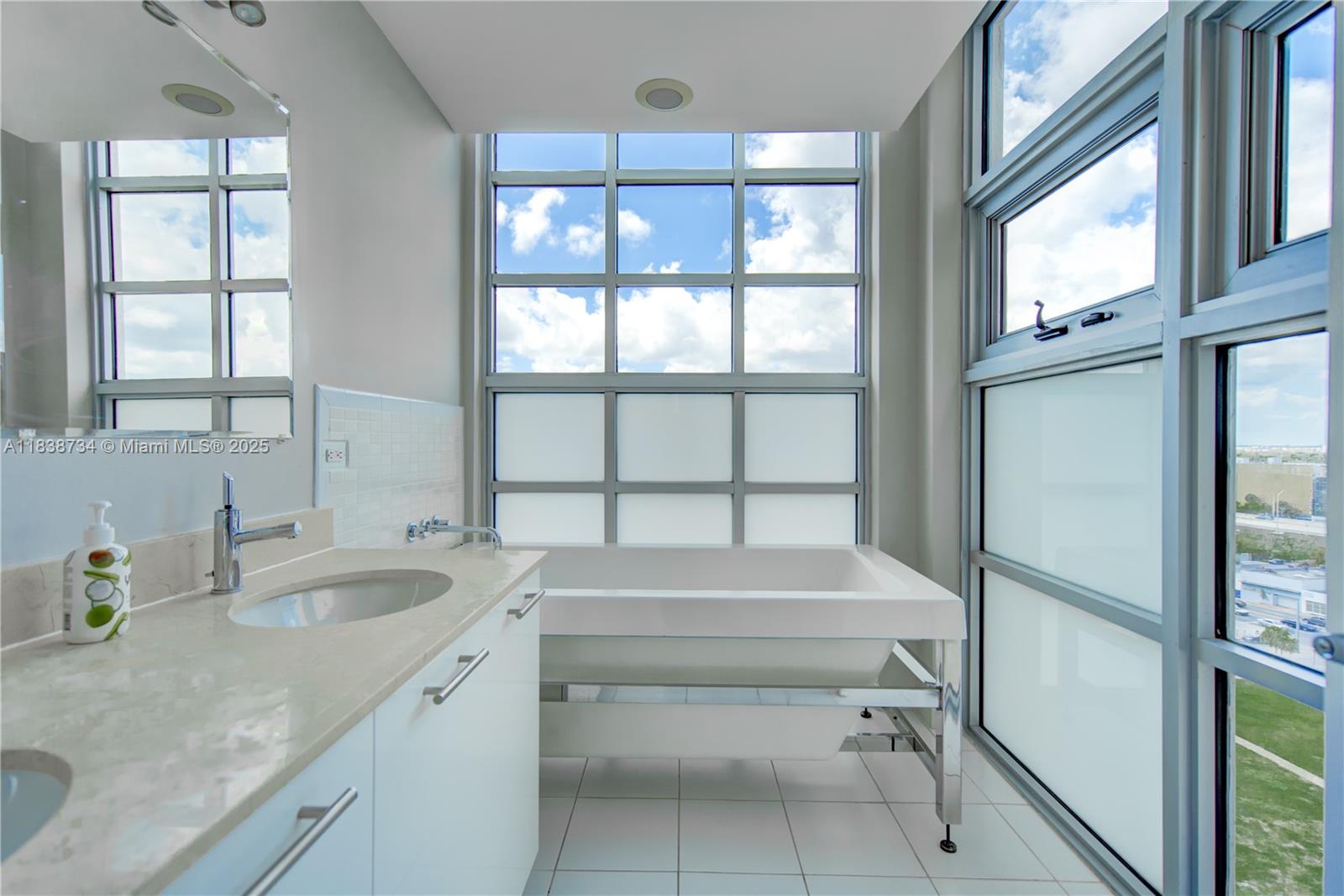 3451 NE 1st Ave Unit: PM05