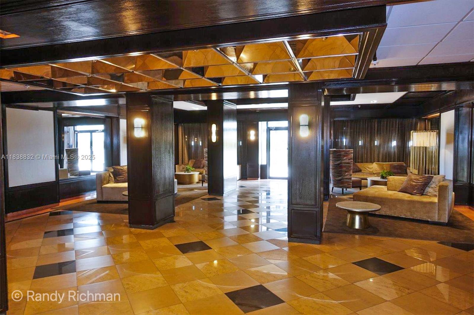 600 NE 36th St # 1220