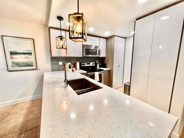 600 NE 36th St # 1220