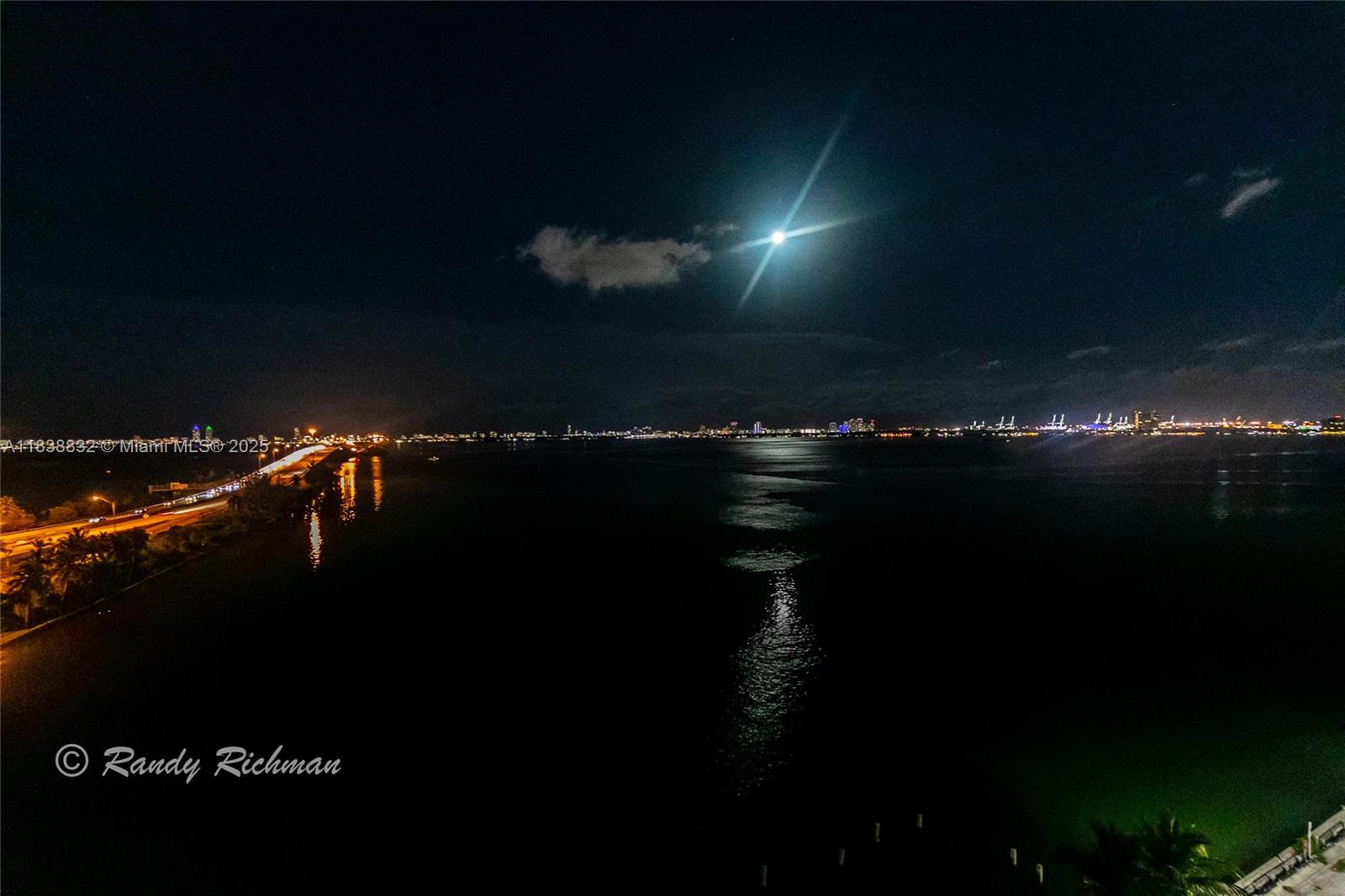 600 NE 36th St # 1220