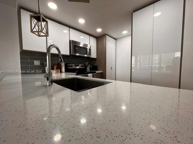 600 NE 36th St # 1220