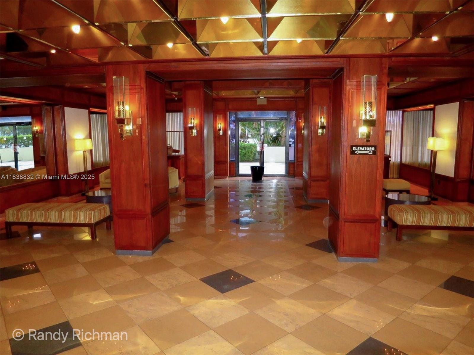 600 NE 36th St # 1220