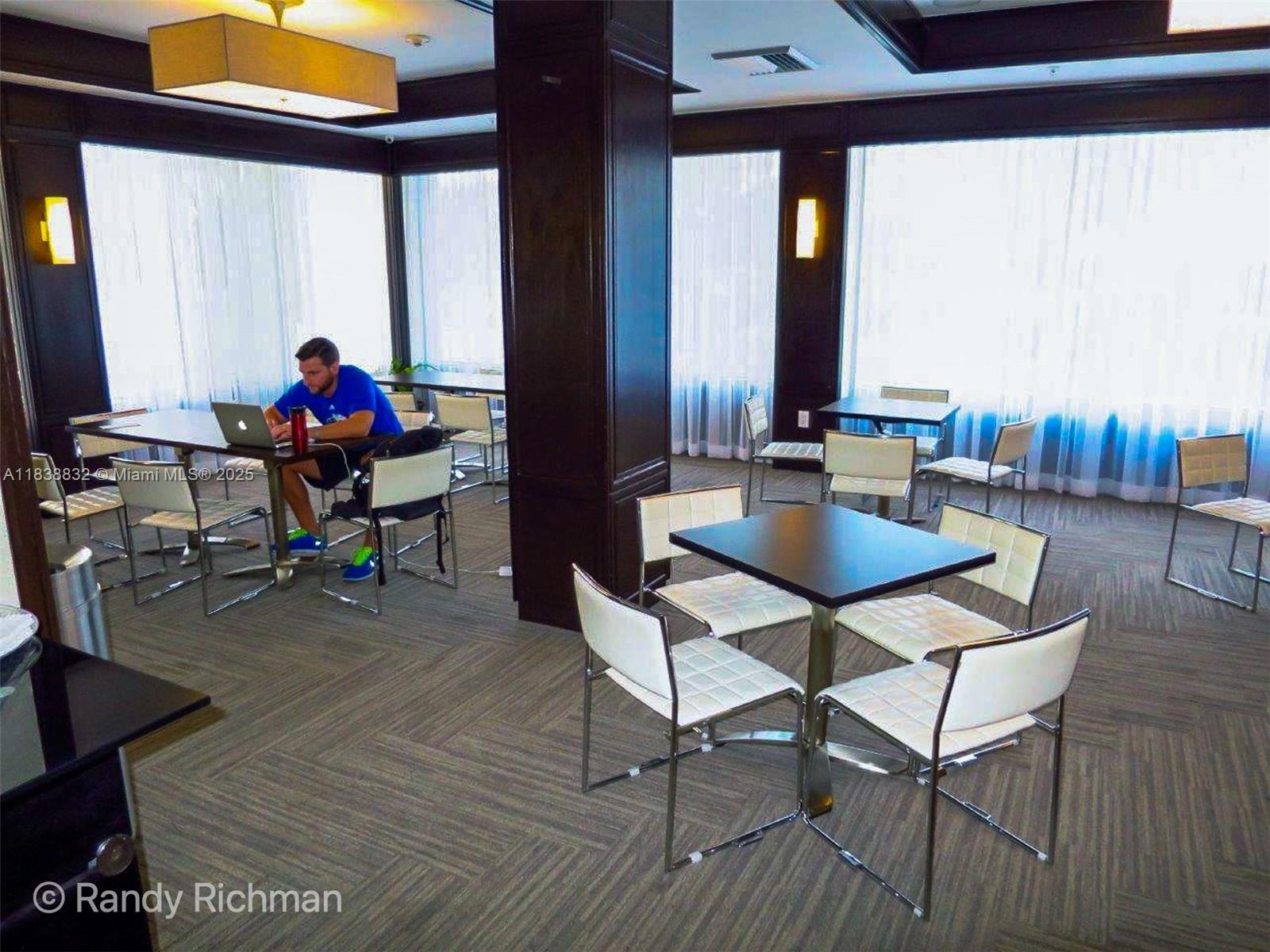 600 NE 36th St # 1220